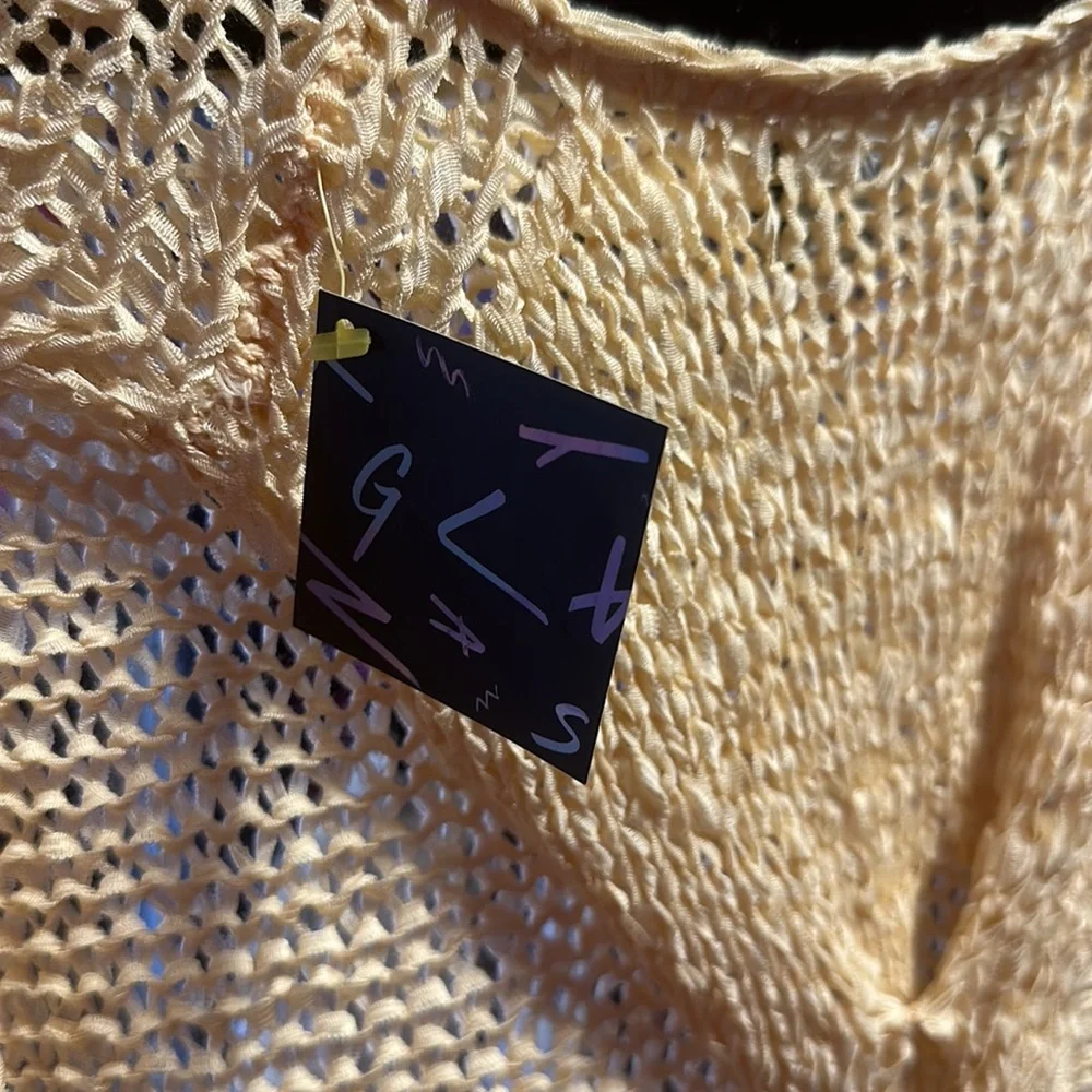 Long-sleeve Backless crop-top - Picture 4 of 4